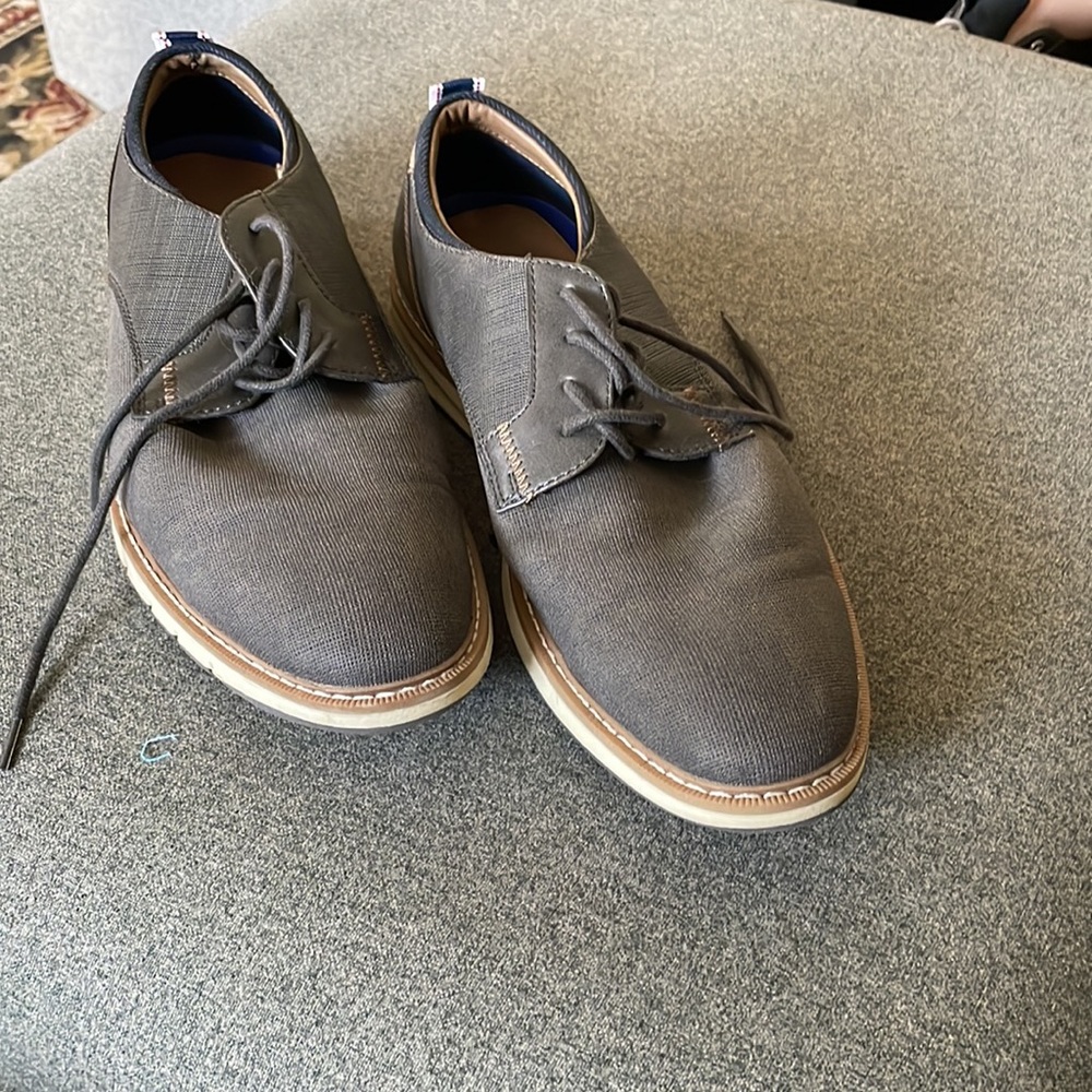 Men’s gray dress shoes size 10